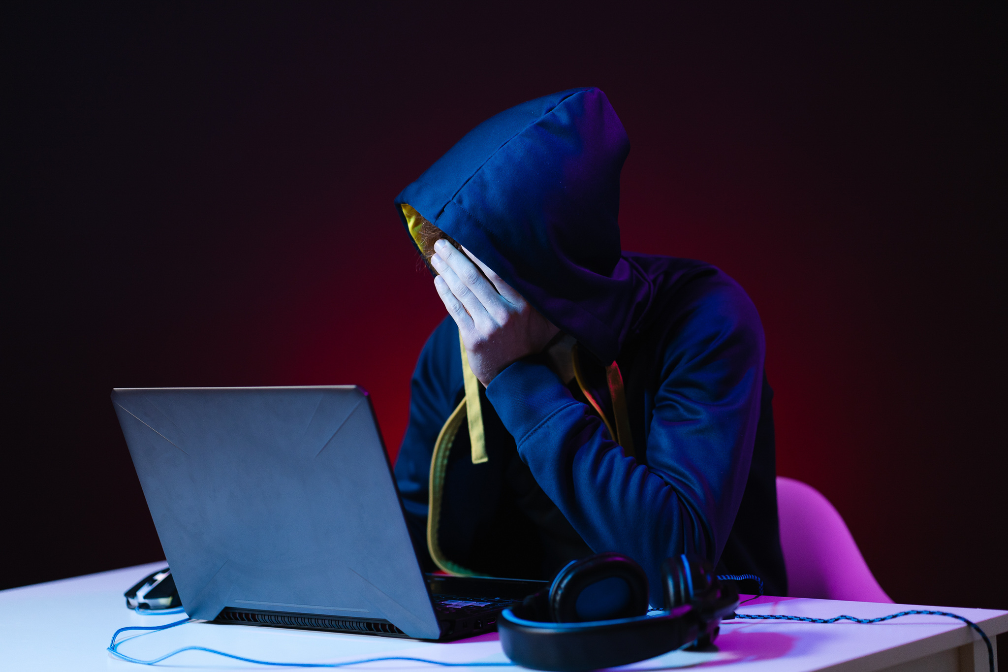 hacker-pirataCiberseguridad-perito-legal-instalación-auditoria-ciberdelincuencia-ataque-empresas-sistemas-seguridad